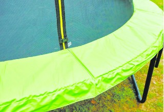 Обзор батута Atlas Sport 252 см - 8ft с лестницей и внутренней сеткой зеленого цвета